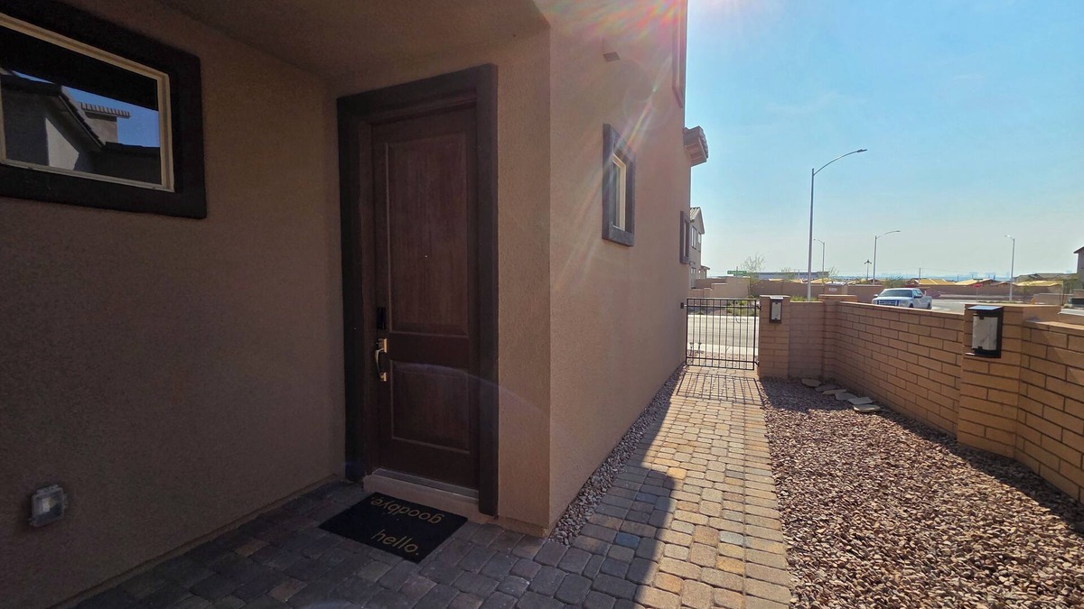 Pittmann House | Delightful own entrance 1b1b with AC in Henderson
