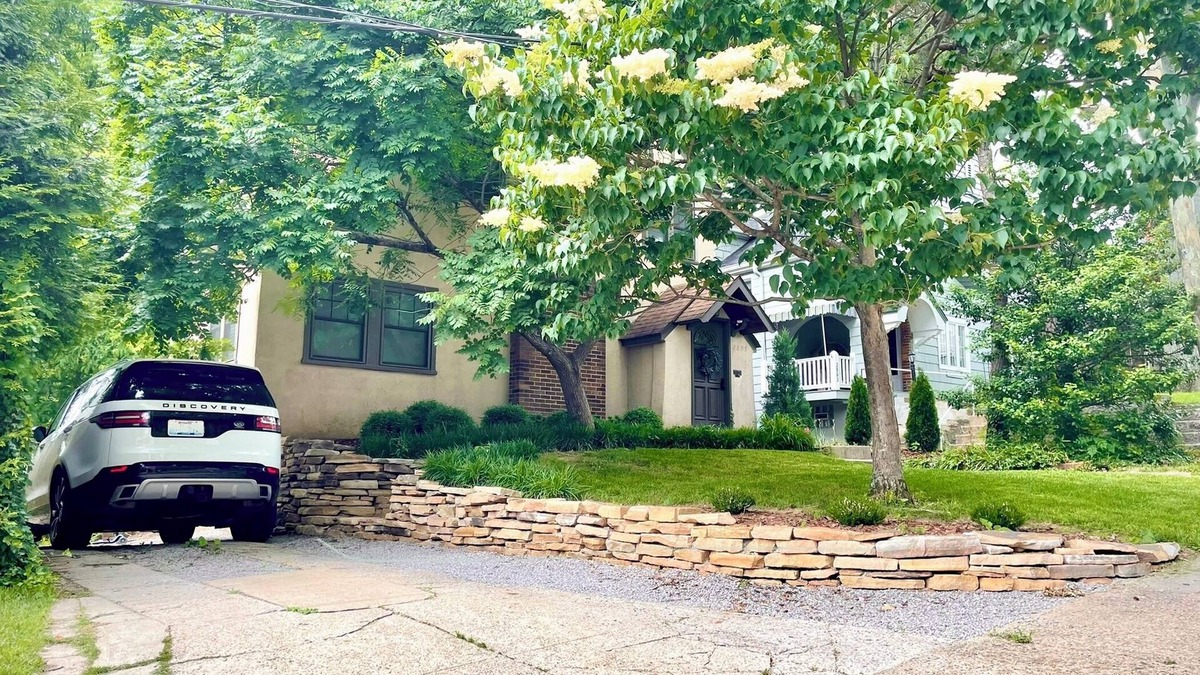 Mount Lookout House | Delightful Private Lane Home in upscale Hyde Park