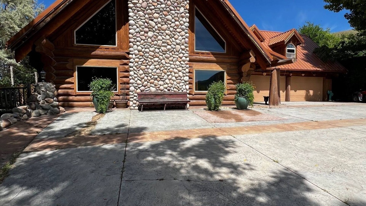 Horseshoe Bend House | Delightful retreat Log Home in Horseshoe Bend, ID
