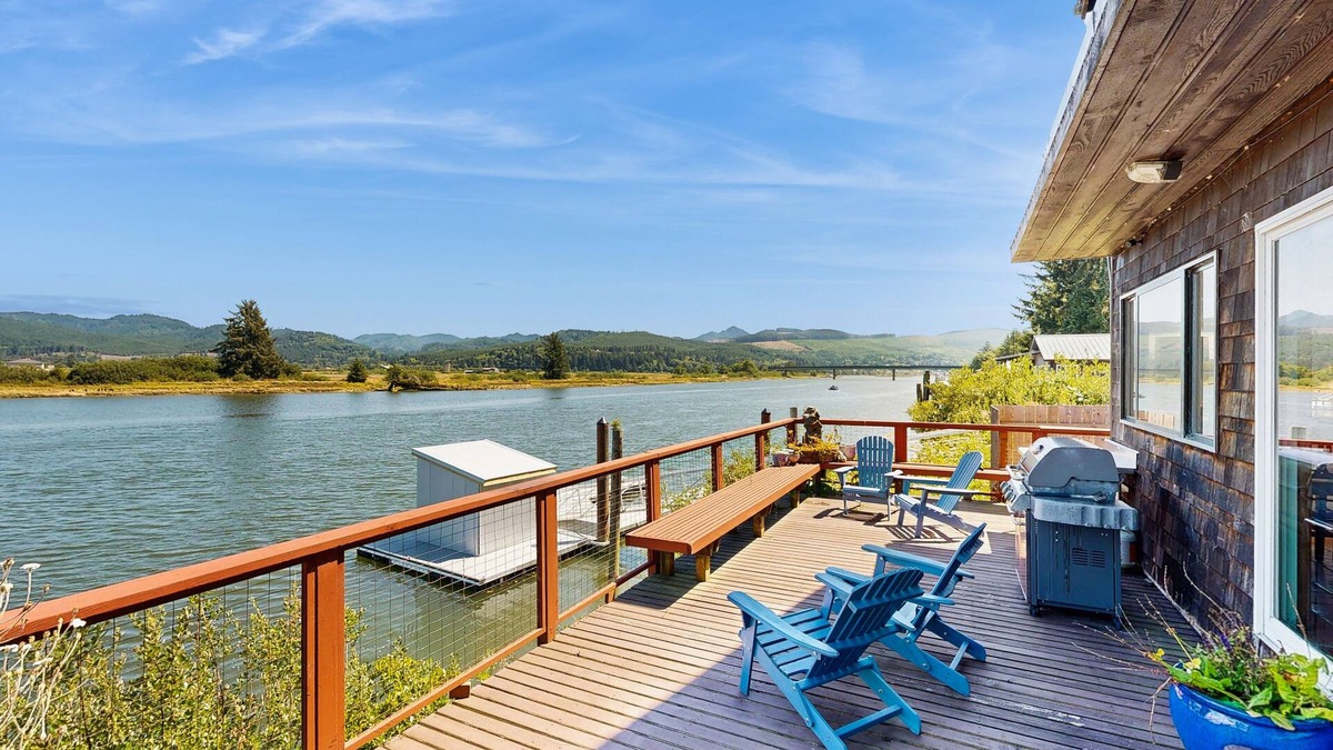 Nehalem House | Delightful Riverfront House with Deck, Gas Grill, Washer & Dryer