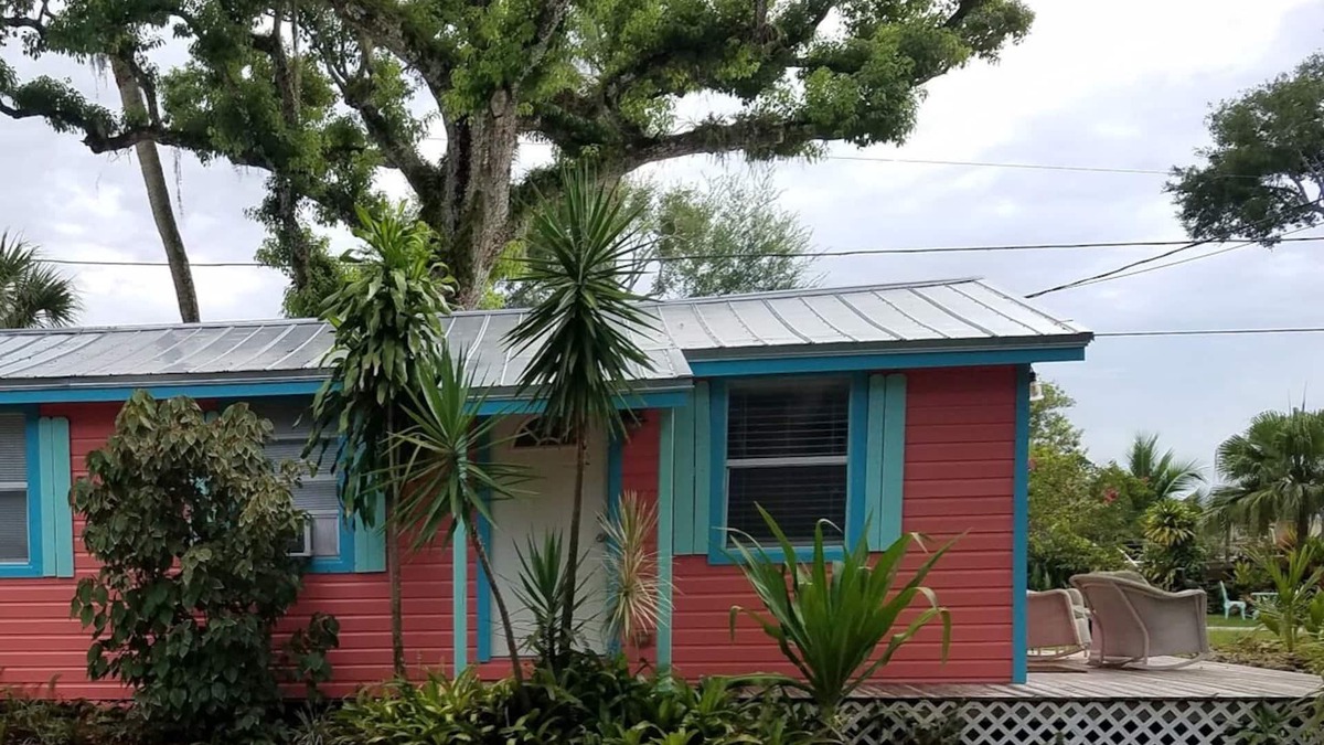 Roseland Cottage | Delightful Riverfront One Bedroom Cottage w/boat dock-End of Summer Specials!