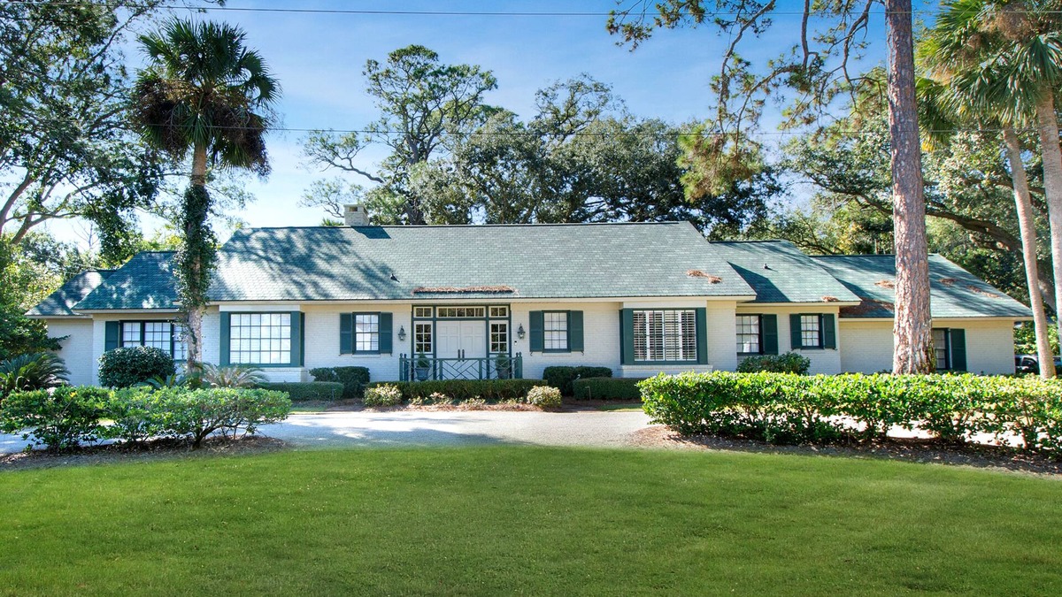 Sea Island House | Delightful Sea Island Beach Cottage, Private Pool, Hot Tub & Steps from Beach