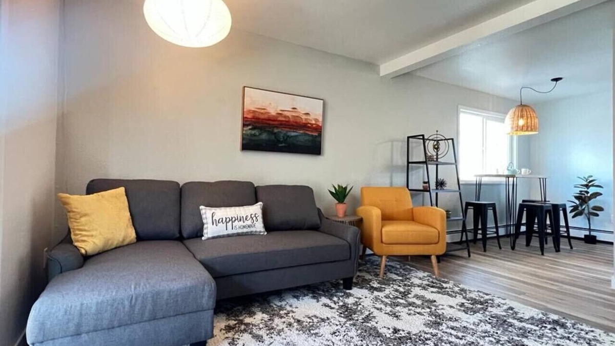 Fairview Apartment | Delightful Sleek Modern 2 Bed 1 Bath apt