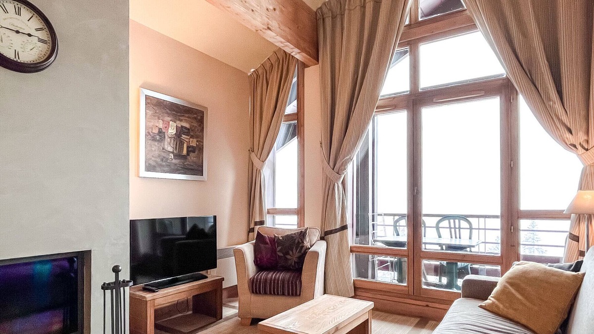 Flaine Apartment | Delightful South facing 2-bed apartment with fireplace
