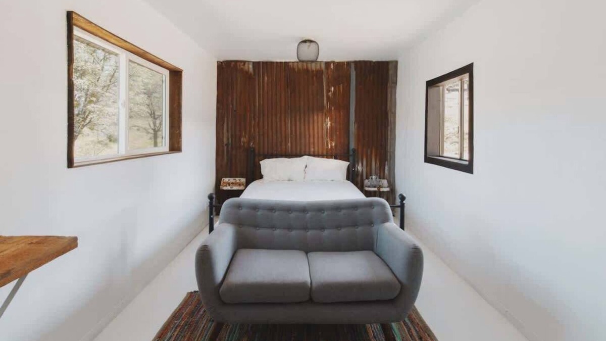 Dunlap Apartment | Delightful stand-alone hut with communal bathhouse