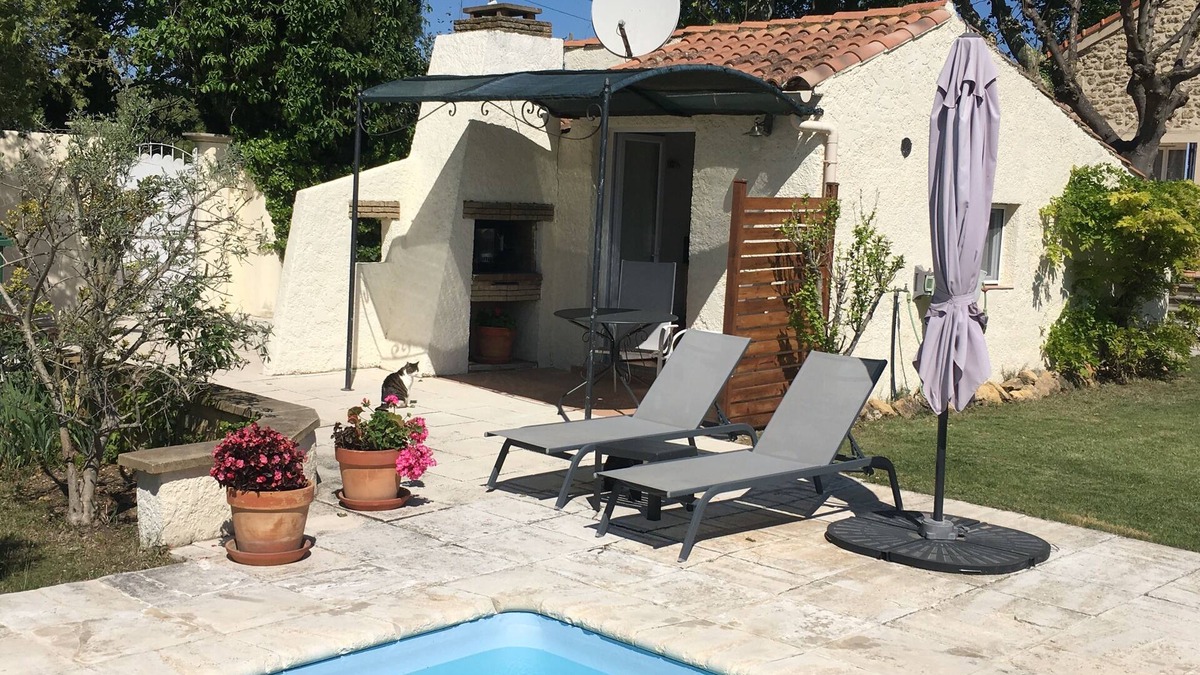 Grans Apartment | Delightful Studio With Pool