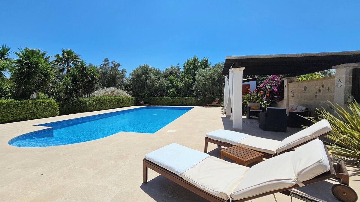 Oria Villa | Delightful villa with private pool in landscaped gardens.
