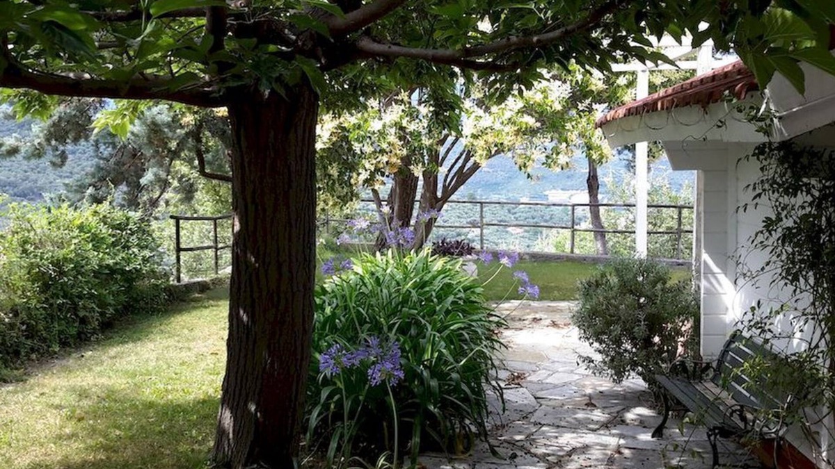 Torrazza House | Delightful wooden cottage with dehor and garden surrounded by Ligurian greenery.