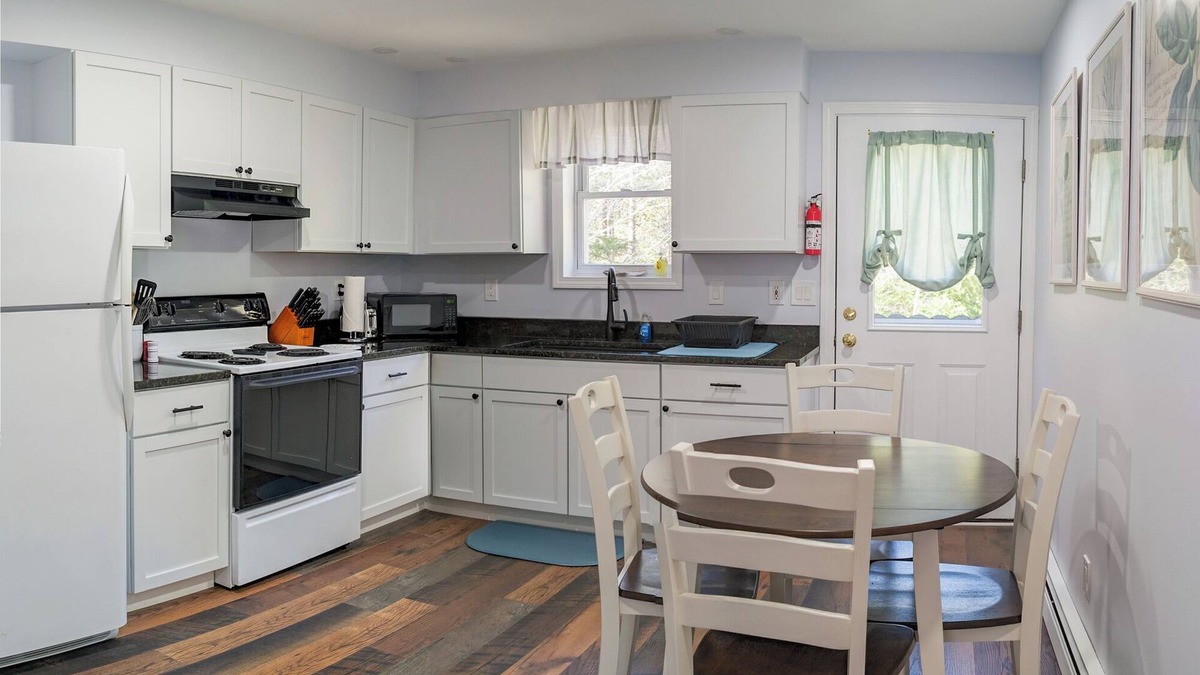 Seal Cove Apartment | Delightful Woodland Apartment B