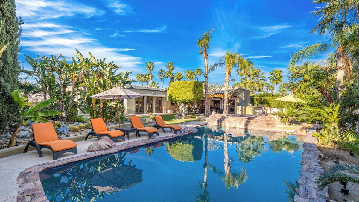 El Mirador House | Delightfully spacious 4BR estate w big pool, games, walk downtown
