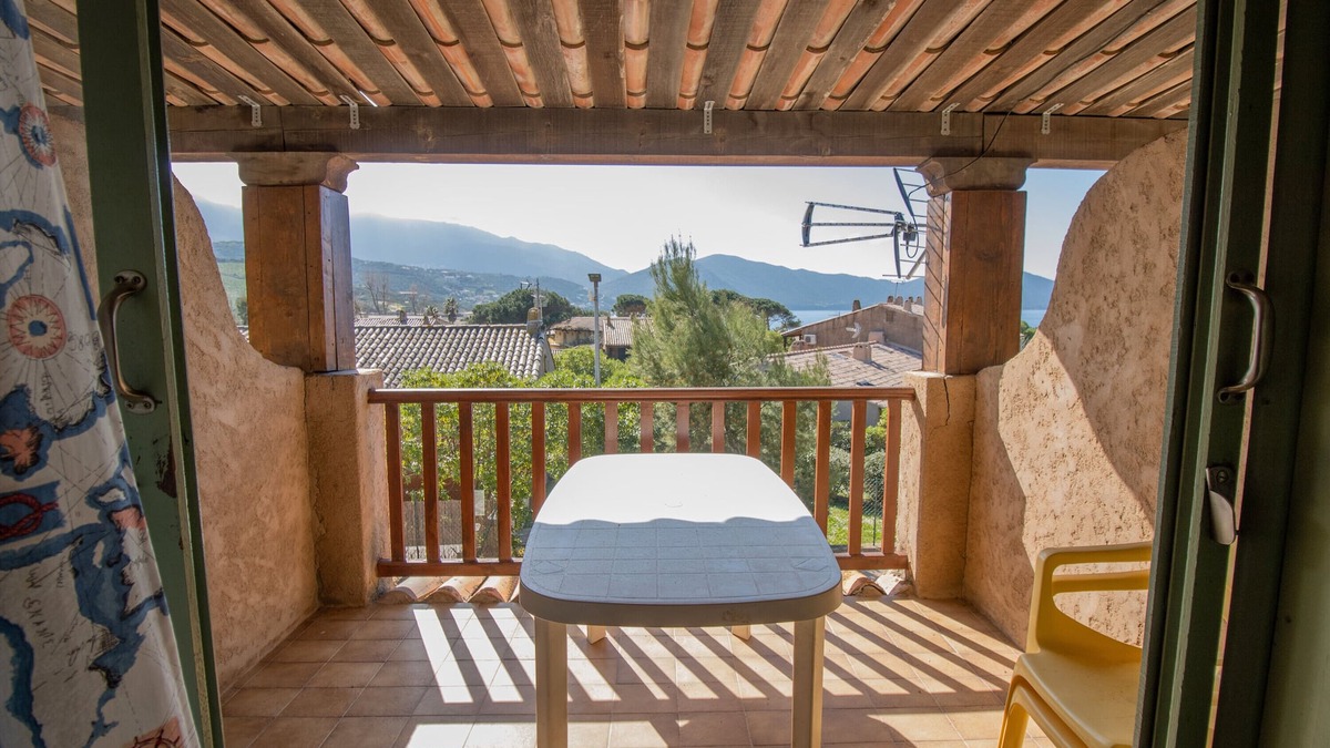 Residences du Golfe de Lava Apartment | Della Rocca 80m from the Beach – Sea and Mountain View, Private Terrace, Air Conditioning and Wi-Fi