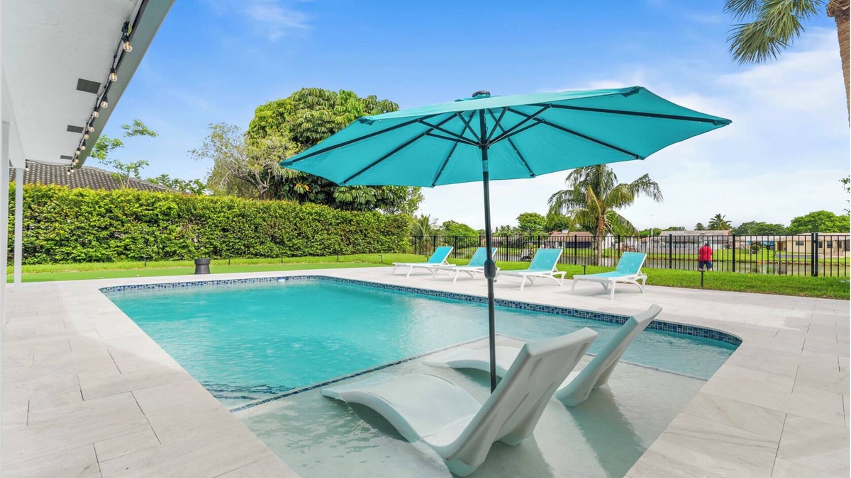 Delray Beach House | Delray Beach Pool/Spa/Putting Green. Minutes to Beach and Atlantic Ave.