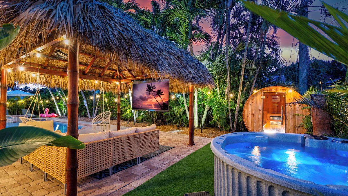 Tropic Palms House | Delray Family Retreat - Heated Pool - Hot Tub - Sauna - Cold Plunge - Games Room
