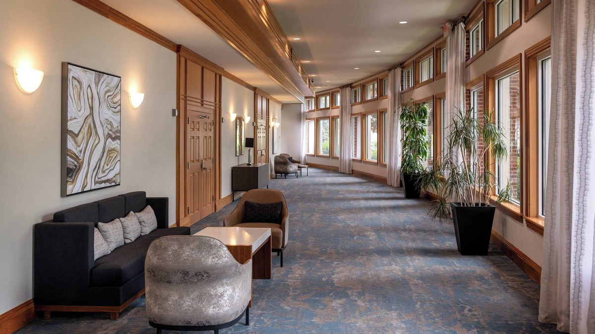 Barboursville Hotel | Delta Hotels by Marriott Huntington Mall