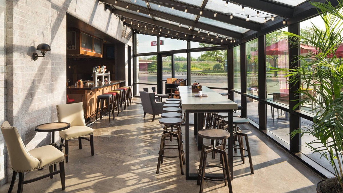 Minneapolis Hotel | Delta Hotels by Marriott Minneapolis Northeast