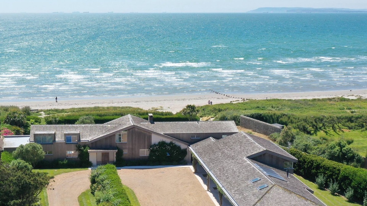 Chichester House | Delta · Vegan Seafront Retreat in West Wittering, Vegan Retreat with Yoga Studio in West Wittering