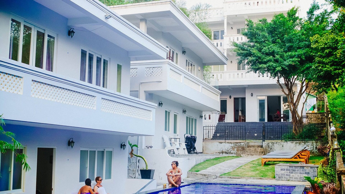 Cua Lap Hotel | Delux family room with pool view- Be Home 4 Sunset House