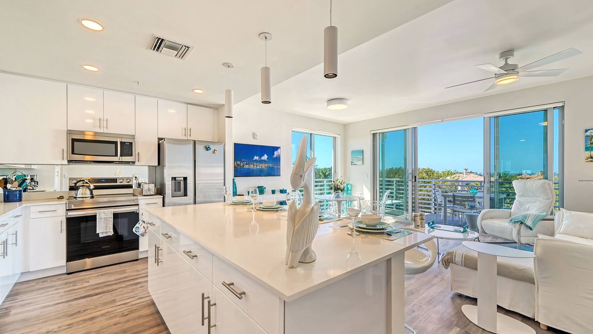 North Trail Condo | Deluxe 2/2 Condo Pool View w/2 terraces Top Floor