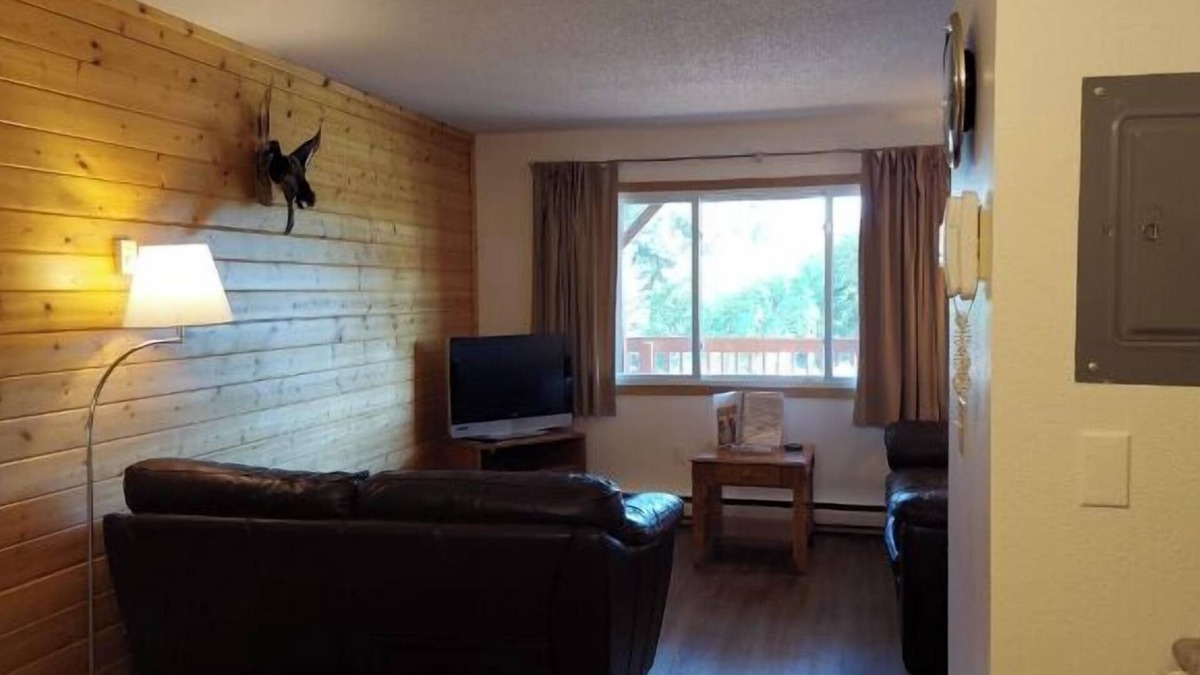 Devils Lake Condo | Deluxe 3 Bedroom 2 Bathroom Top Floor Condo