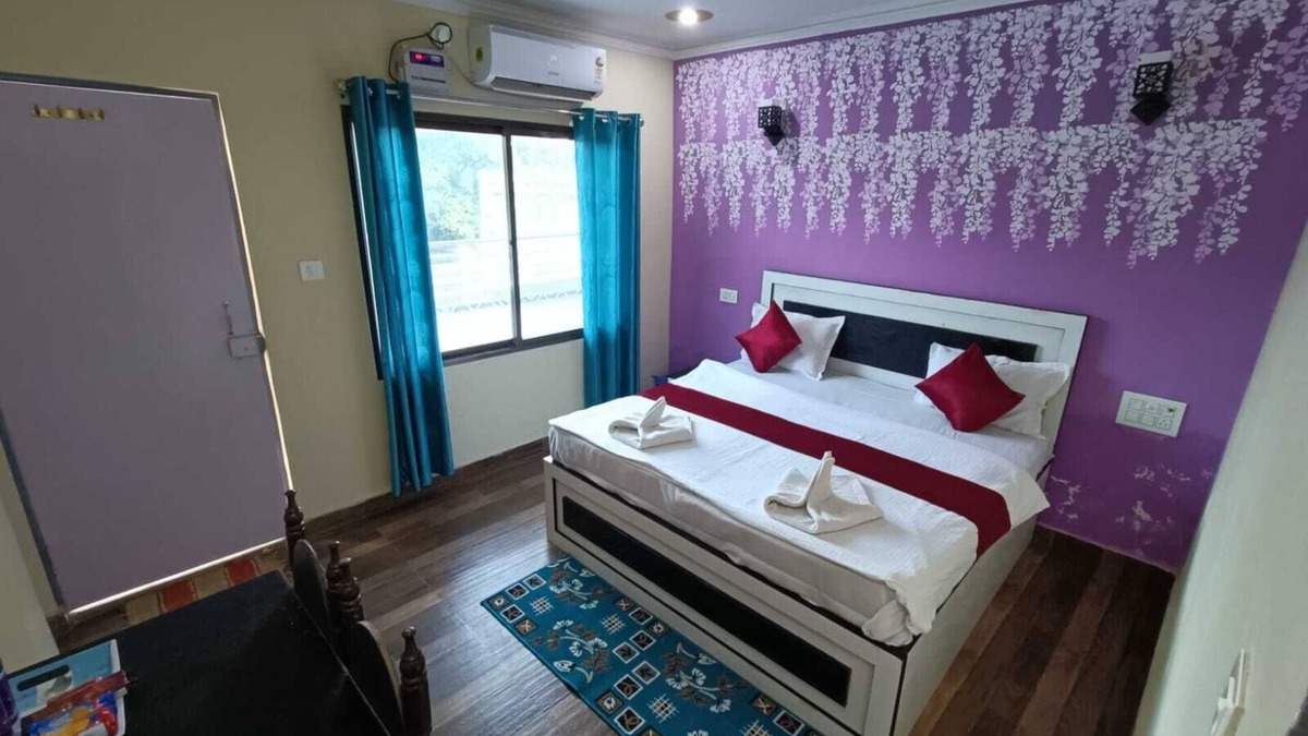 Sarnath Bed & Breakfast | Deluxe 4 room -bedroom B&B with WiFi and AC in fantastic Varanasi Sarnath