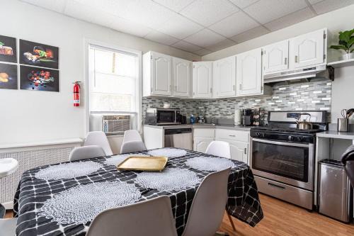 Bayonne Apartment | Deluxe 4BR 2BA Apartment Near NYC and Airport