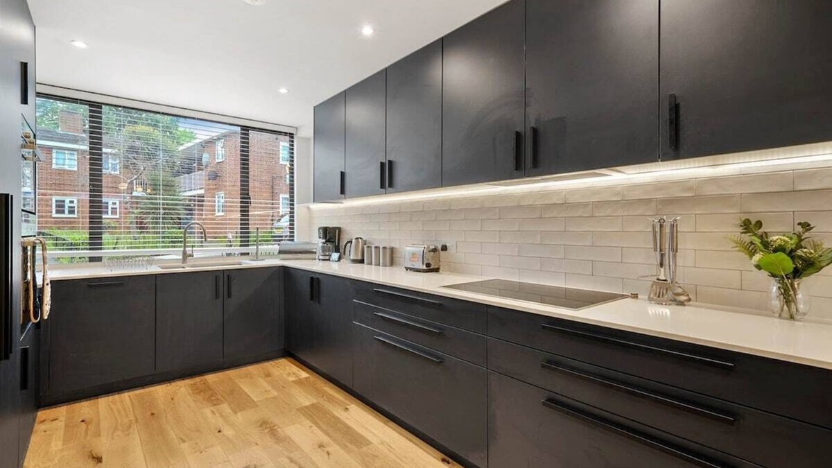 Gipsy Hill House | Deluxe 5 Bed House in London - Pool Table