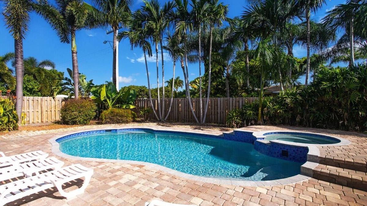 Dania Beach House | Deluxe 5BR/3BA Home near Beach & Casino Heat Pool