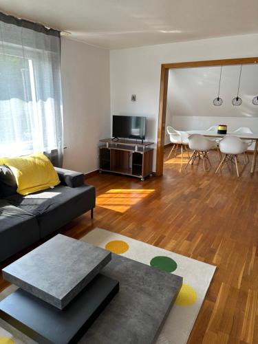 Oetinghausen Apartment | Deluxe 7 queen sized bedroom Apartment in Herford Hiddenhausen