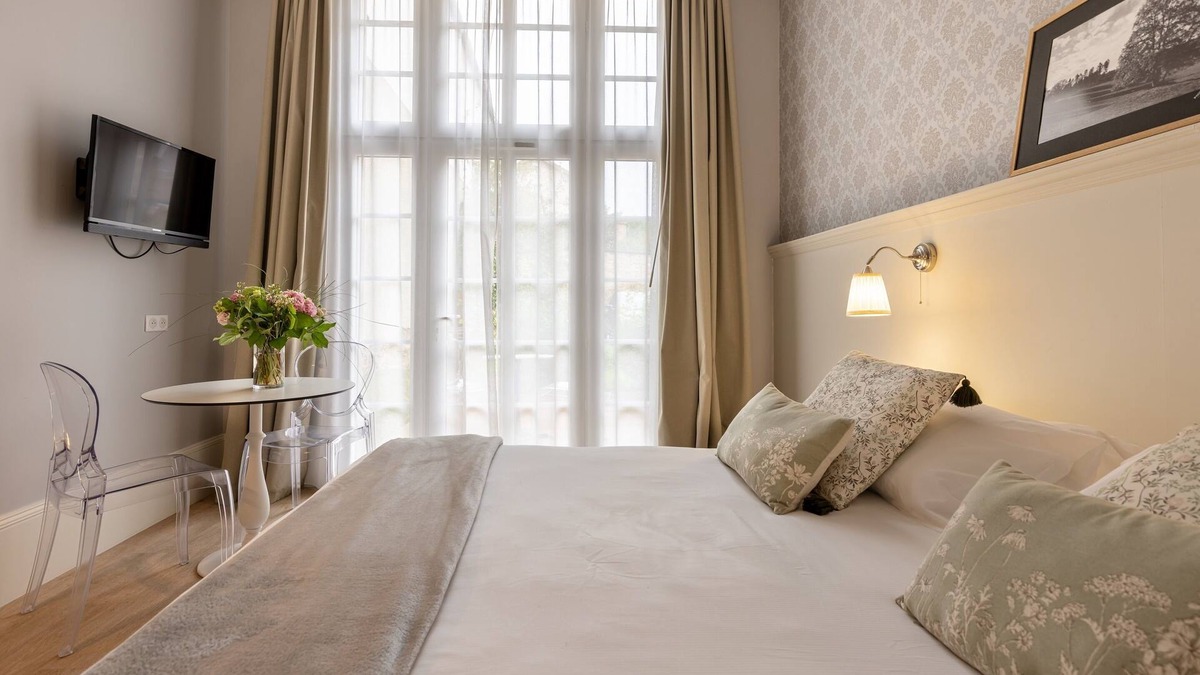 Limoges Apartment | Deluxe air-conditioned studio with terrace, garden