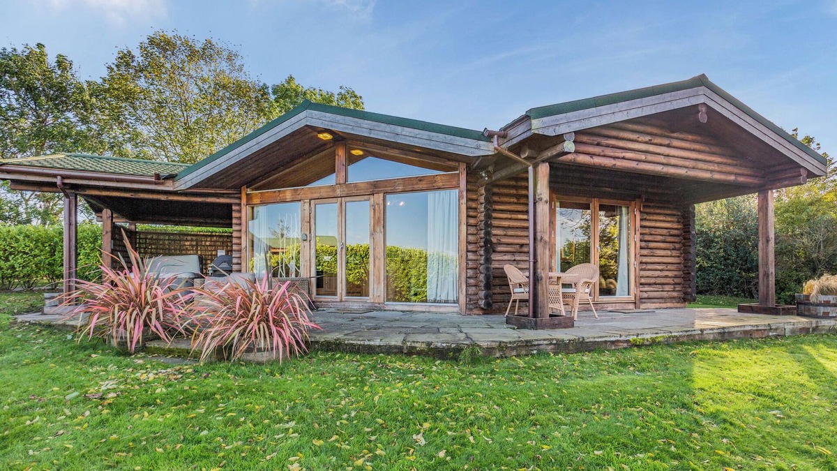 Constable Burton Ski Chalet | Deluxe and spacious lodge perfect for a romantic retreat.