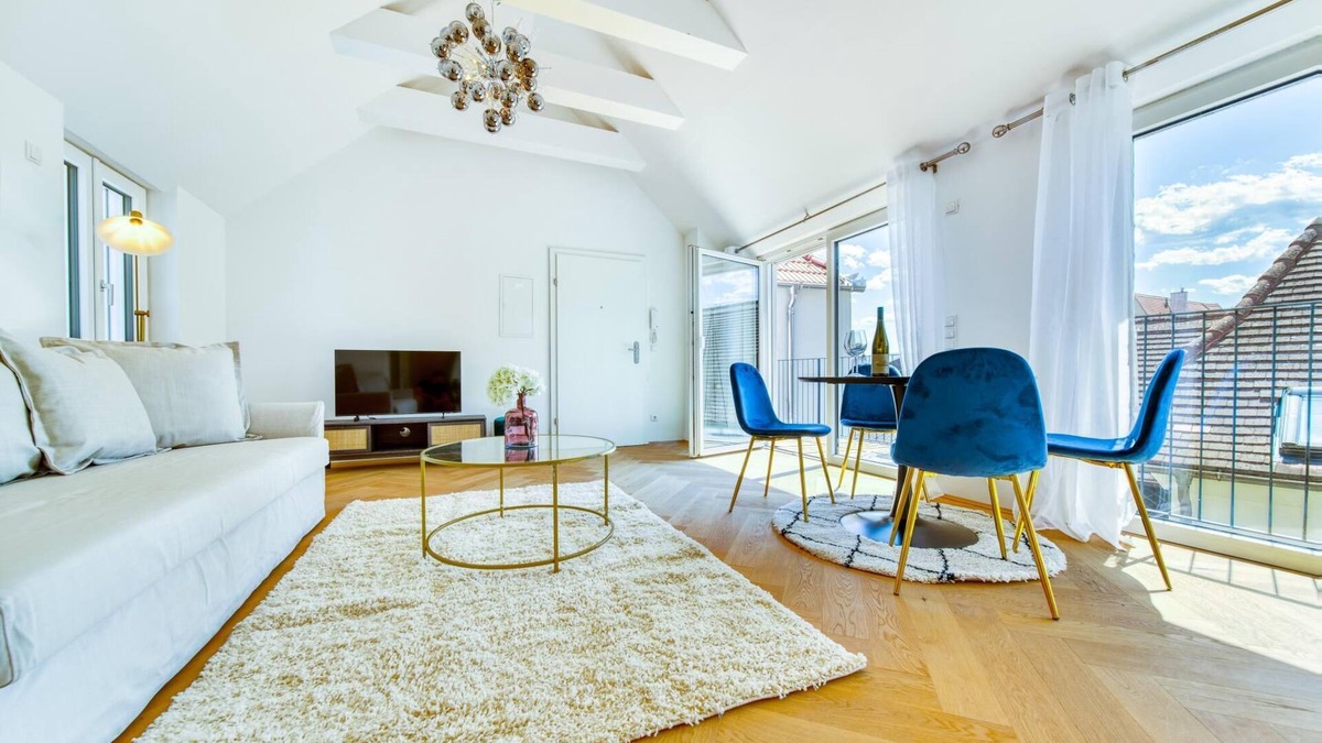 Krems an der Donau Apartment | Deluxe Apartment with Balcony, Parking and Elevator in the City Centre