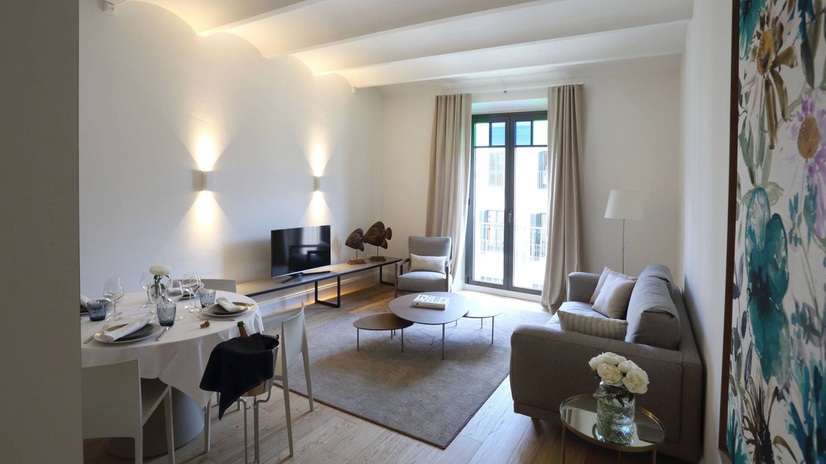 Old Town Apartment | Deluxe apartment, in the center of Girona. WIFI & AIR