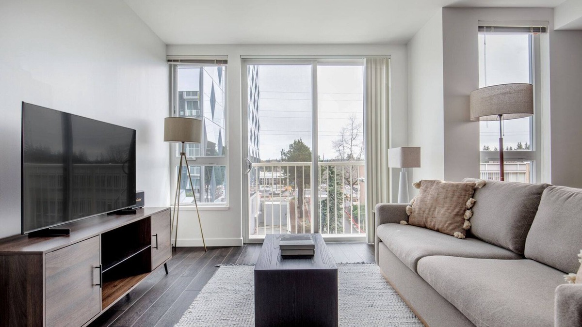 Wilburton Apartment | Deluxe Bellevue 1BR w/BBQ, Gym, W/D, nr Spring District, by Blueground