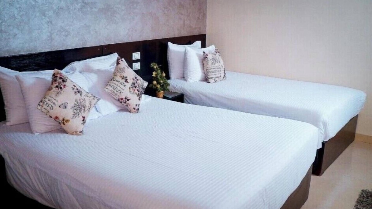 Al Manial Apartment | Deluxe Double or Twin Room Window Pyramids View