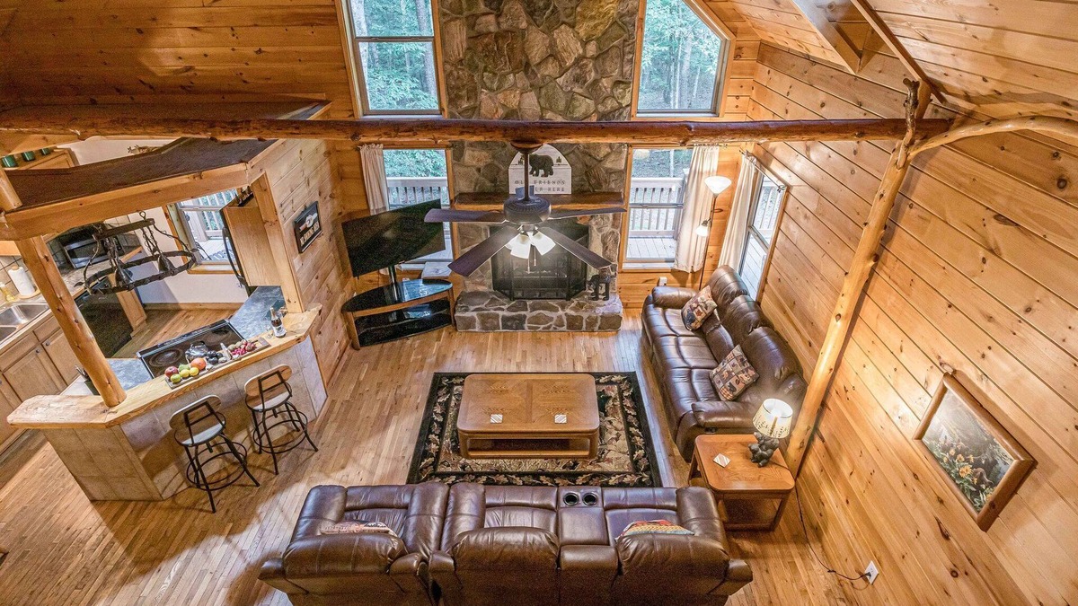Helen Cabin | Deluxe Family Cabin | 26ft Wood Ceilings | Hot Tub | Game Room | PET FRIENDLY