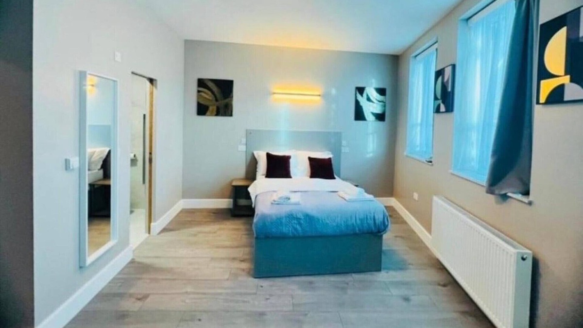Palmers Green Apartment | Deluxe family room for 4
