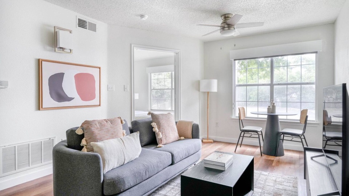 Gateway Apartment | Deluxe Gateway 1BR w/Gym, Pool, nr Movies, by Blueground