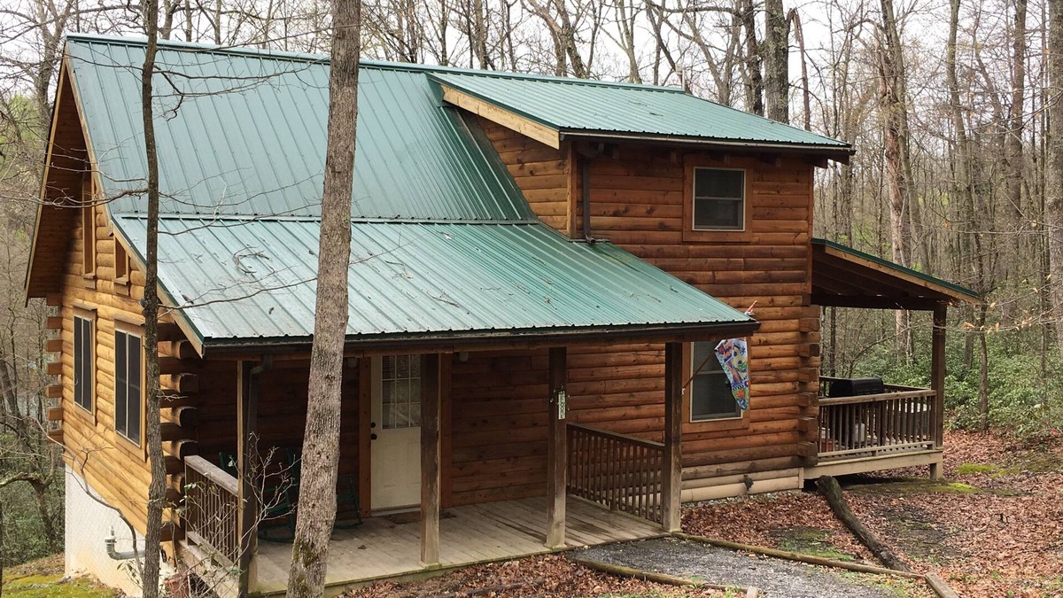 Hico Cabin | Deluxe Iron Ring Cabin In The Woods