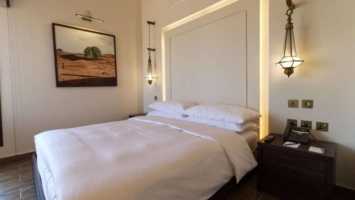 Al Madam Apartment | Deluxe King Room Near Al Bury Tower Sharjah