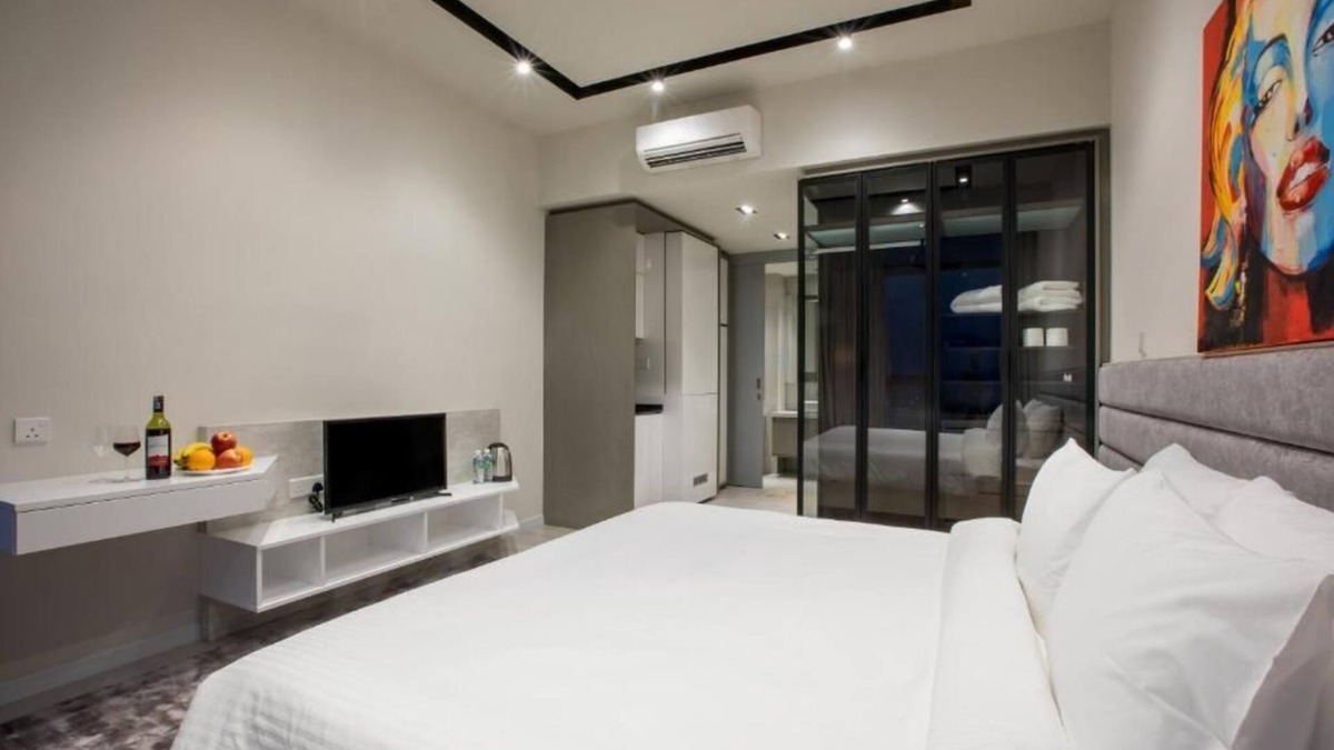 Malaysian Police Training Centre Apartment | Deluxe King Suite with Twin Tower View 29