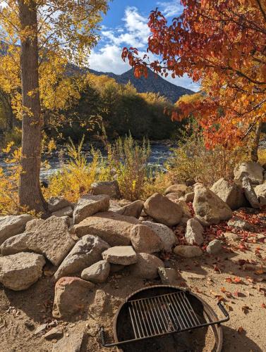 Kernville House | Deluxe little cabin 2 min stroll to Kern River