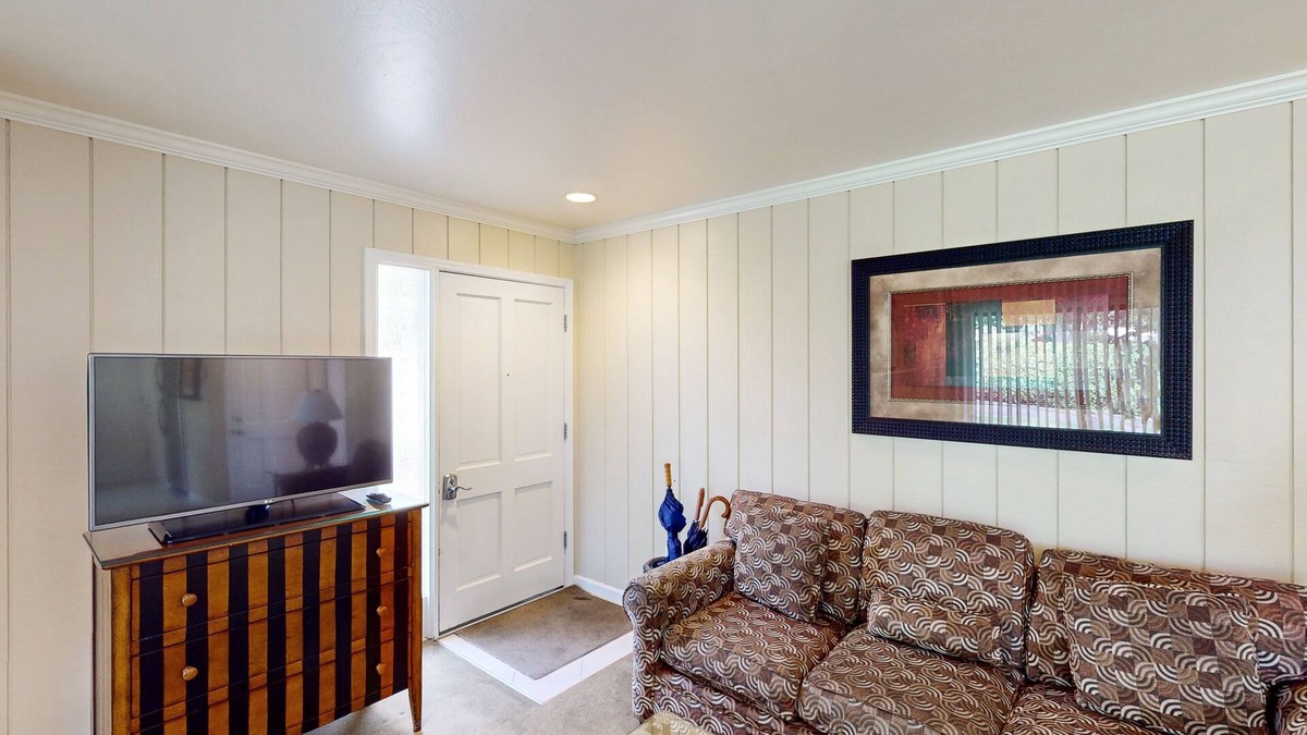 Napa Condo | Deluxe Napa Getaway - Walk to Pool & Shops