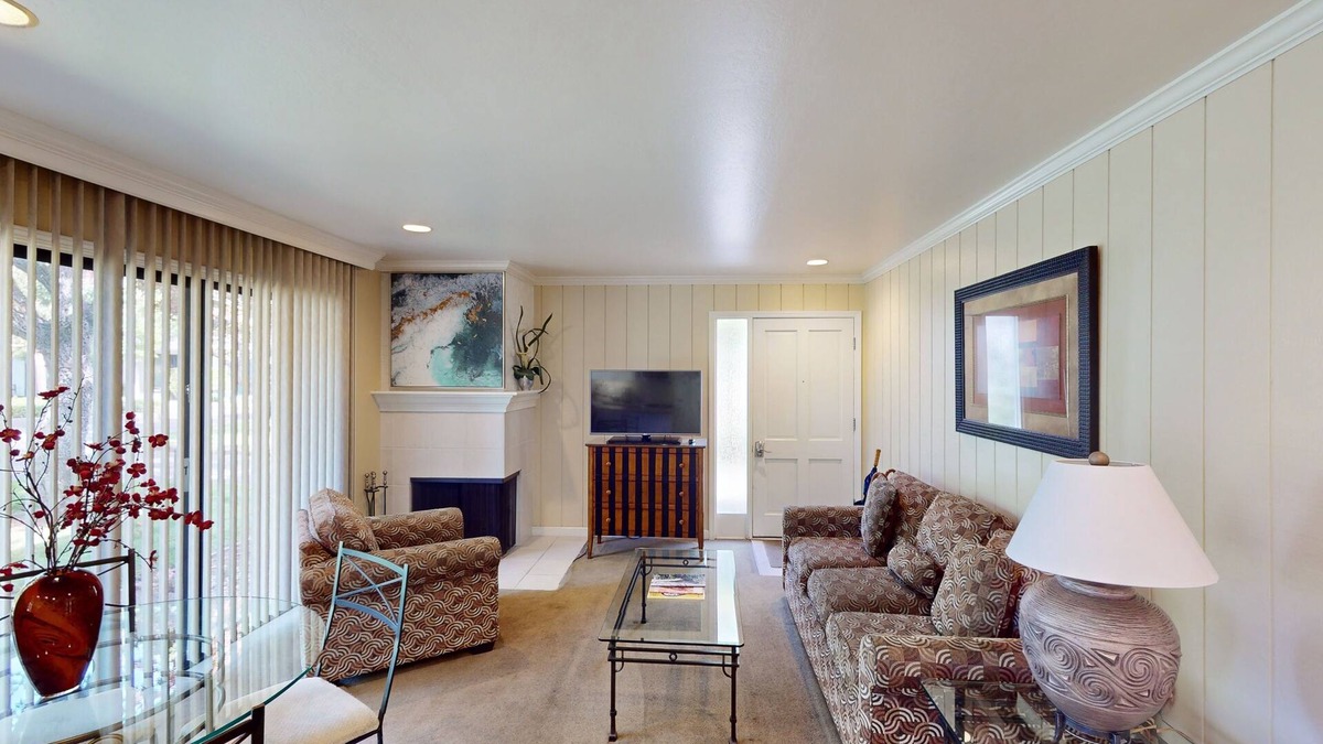 Napa Condo | Deluxe Napa Valley Condo w/Pool - Near Wineries & Hiking