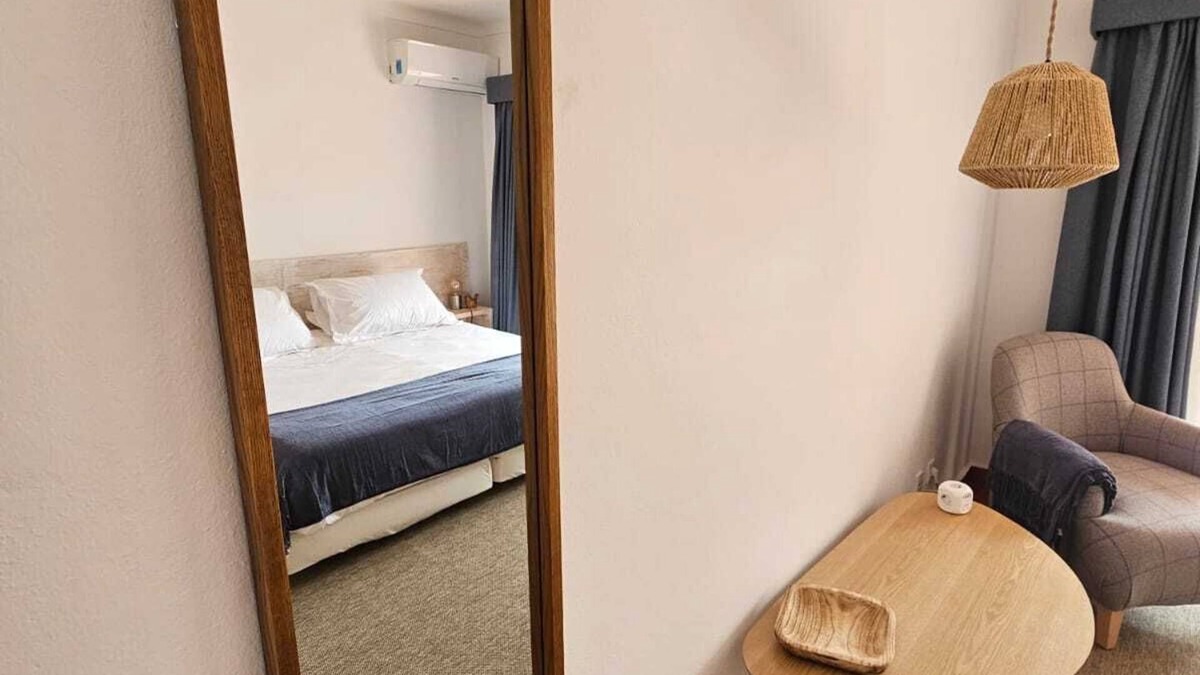 Almeirim Apartment | Deluxe One-Bedroom Apartment with Garden View