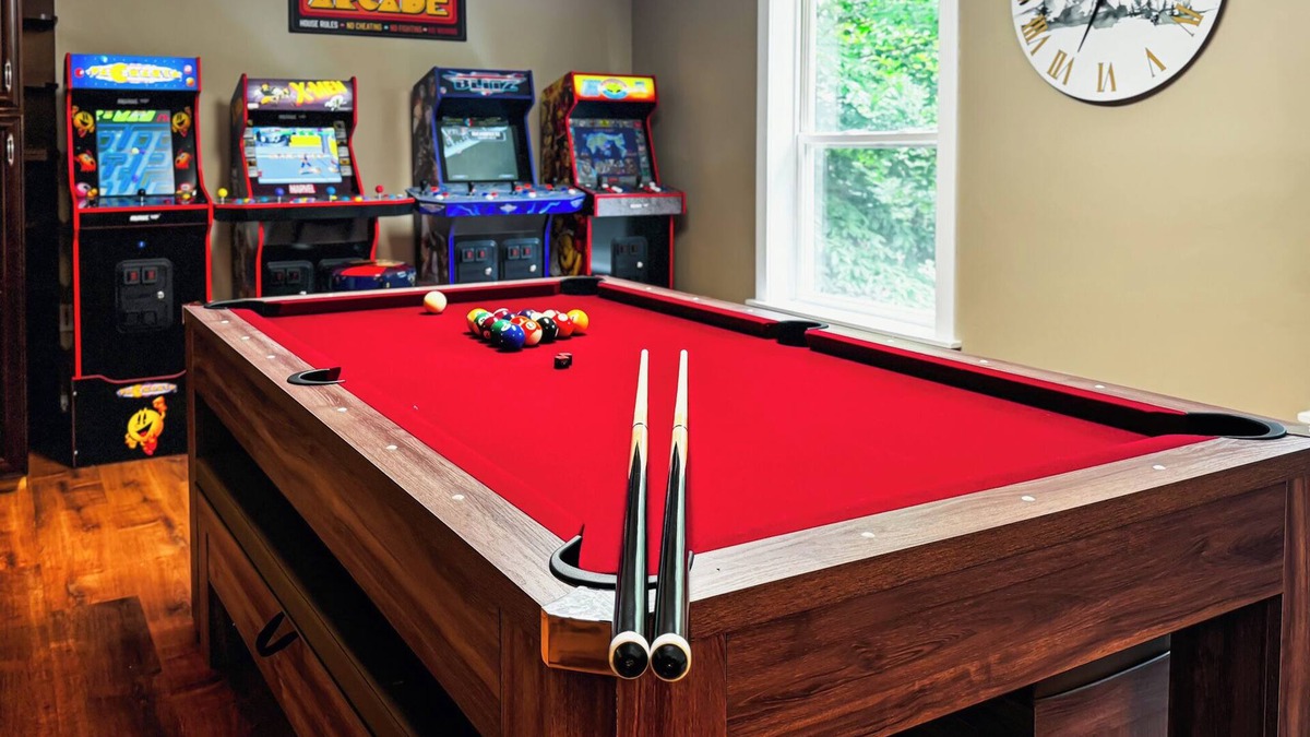 Conway House | Deluxe Retreat-HTub-Pool Table-Fire Pit-Sauna-Gym