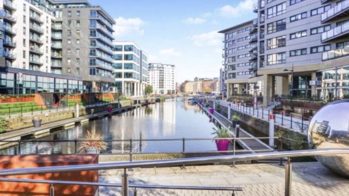 Leeds Apartment | Deluxe River View Apt & Free Secure Parking!
