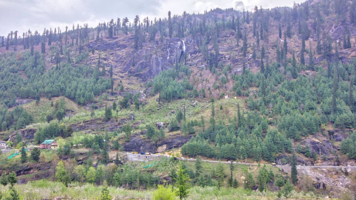 Burwa Apartment | Deluxe Room with Mountain View - Parking, Wi-fi