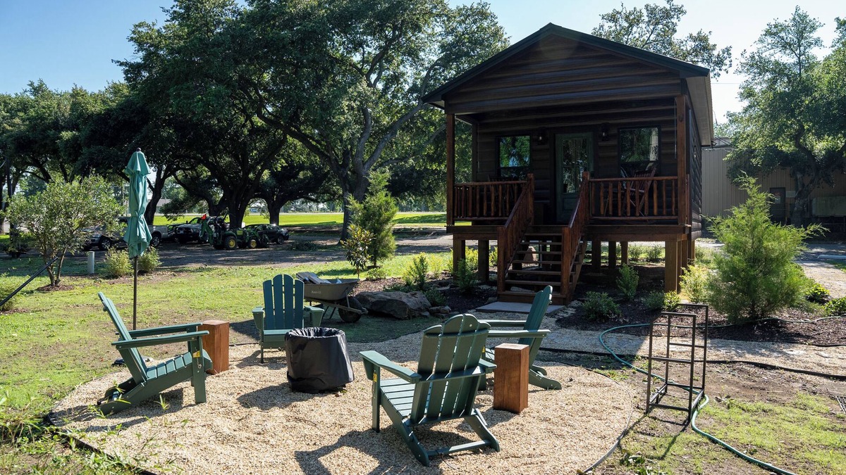 Broussard Cabin | Deluxe Rustic Tiny Cabin