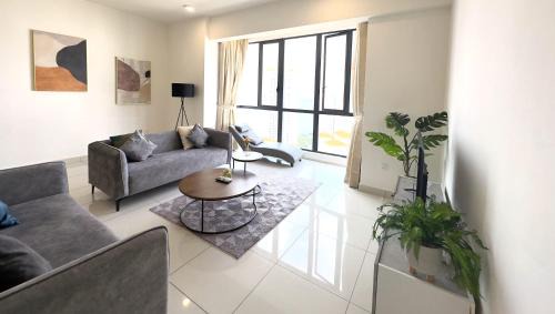 Seri Tanjung Pinang Apartment | Deluxe Seaview Suite Tripe Bed with bath tub 25