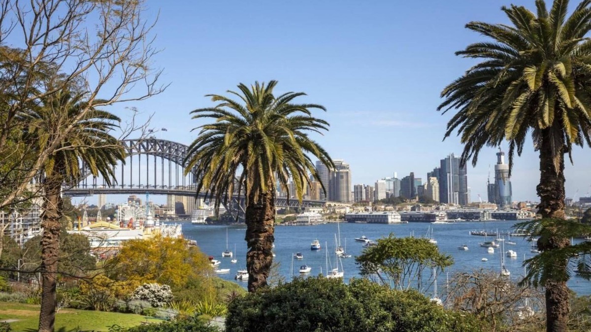 North Sydney Apartment | Deluxe Studio at Miller Street, North Sydney